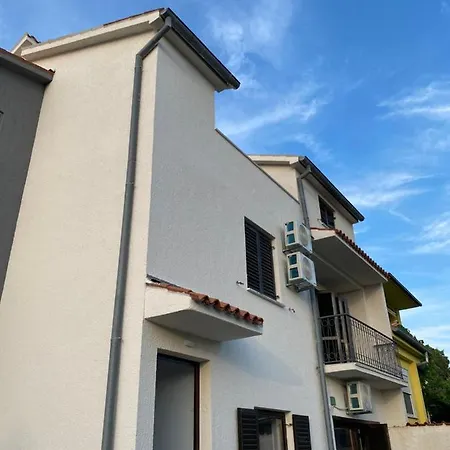 Paradiso Arx Apartman *