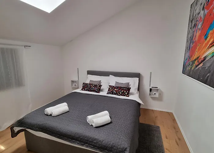 Paradiso Arx Apartment