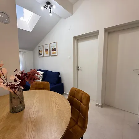 Apartman Paradiso Arx *