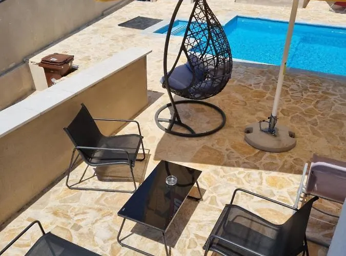 Paradiso Arx Apartman *